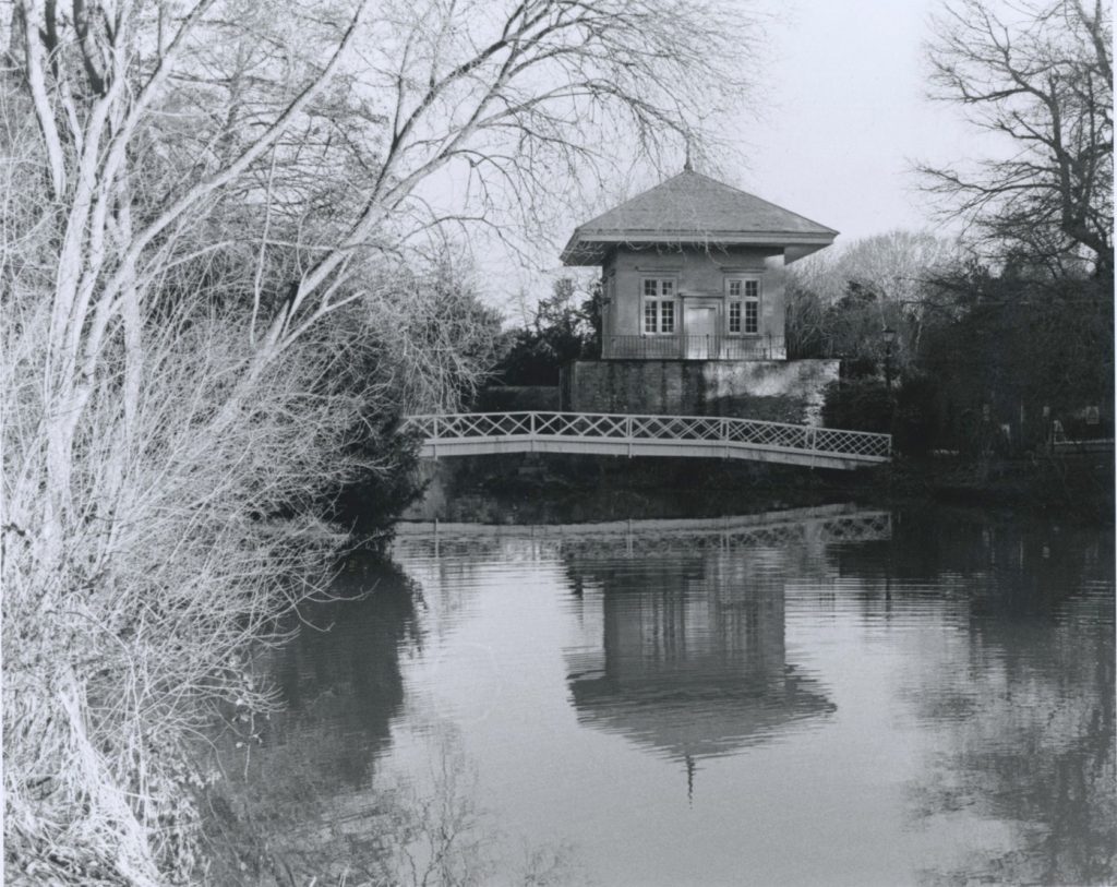 Black and white image shot on ILFORD HP5+ film