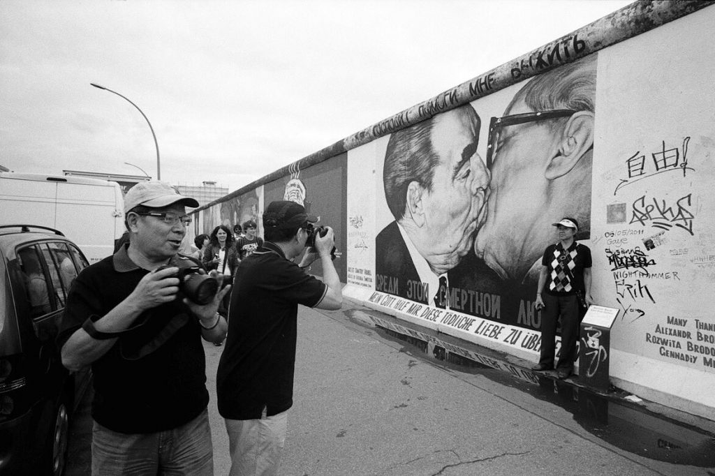 ‏@damianofedeli Berlin, 2010, the Wall (@ILFORDPhoto FP4 #justadd #freedom) #believeinfilm