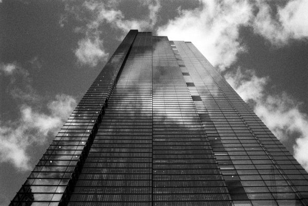 @Givemeabiscuit #greenfilm #ilfordhp5 #ilfordfridayfavourites Sky. Olympus OMn. London