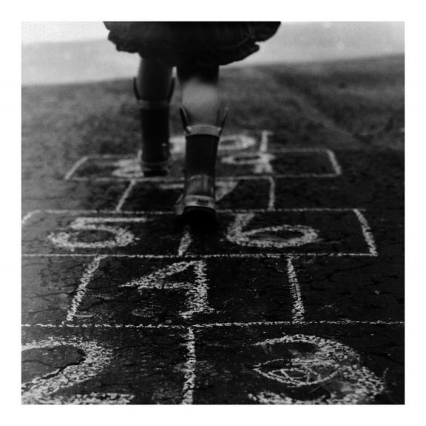 @TheFeelofFilm I love Ilford Delta films. An old favorite shot thru Mamiya C220: "Rainy Day Hopscotch" on Delta 100 #ilfordphoto #fridayfavourites #deltafilm 