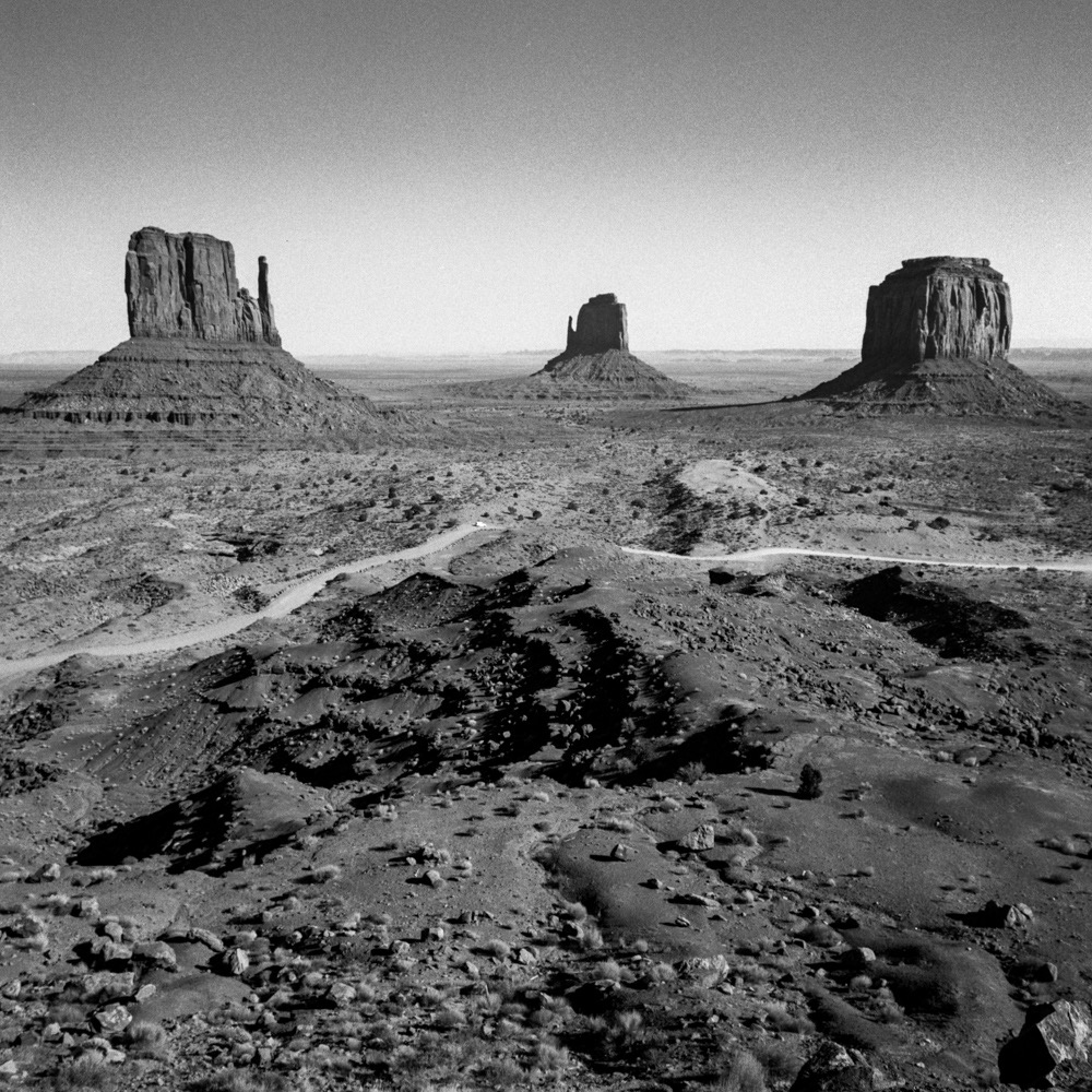 Black & white pictures hot in the American West by Adiran Otero on ILFORD HP5= 120 film