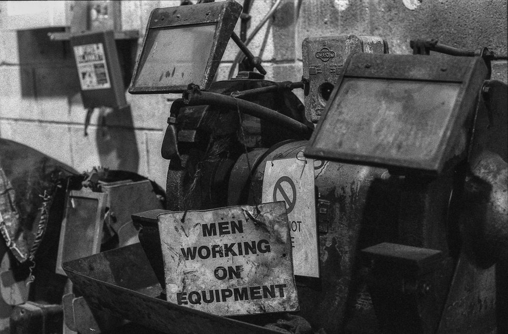 @timdobbsphoto "Men at work" .. #fridayfavourites #work #ilfordphoto black & white film