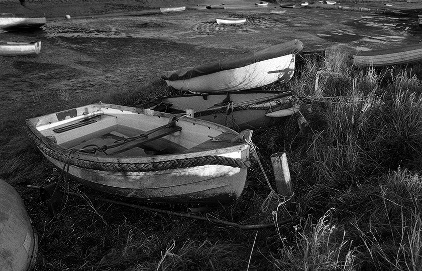 black & white image for #ilfordphoto #fridayfavourites #kentmerefilm @JohnScarbro1 Low Tide 1. #Kentmerefilm 400@320. #ilfordphoto DD-X. Minolta 505si #fridayfavourites #believeinfilm