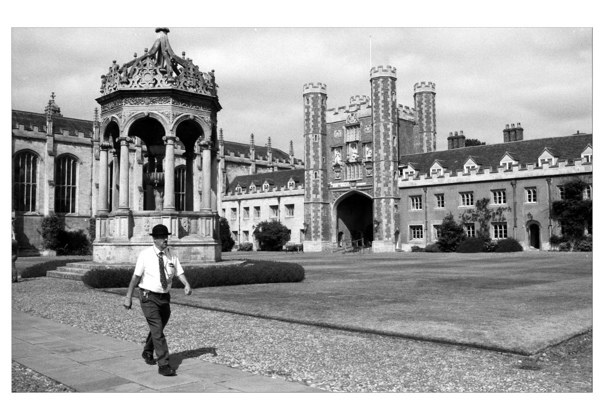 black & white image for #ilfordphoto #fridayfavourites #kentmerefim @Trend2signif  Shot on Kentmere400 for @ILFORDPhoto #fridayfavourites. Taken in the grounds of Trinity college, Cambridge.