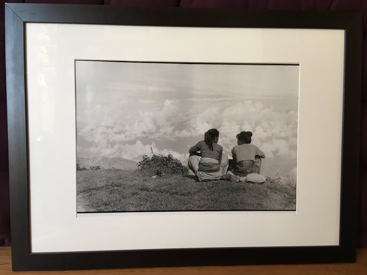 @alixmatae « Par-delà les nuages » (Népal, 1996 by Matthieu Alexandre) shot on #HP5plus printed on #MGIV1M #fridayfavourites #peace #ilfordphoto #darkroomprints #PeaceDay #Leica