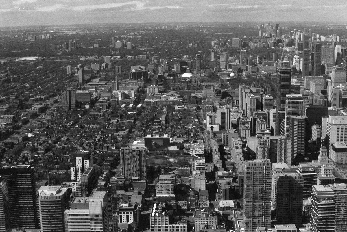 @HelenMessenger Jun 5 Hootlet More #fridayfavourites #endless @ILFORDPhoto HP5 400 Toronto from the @TourCNTower