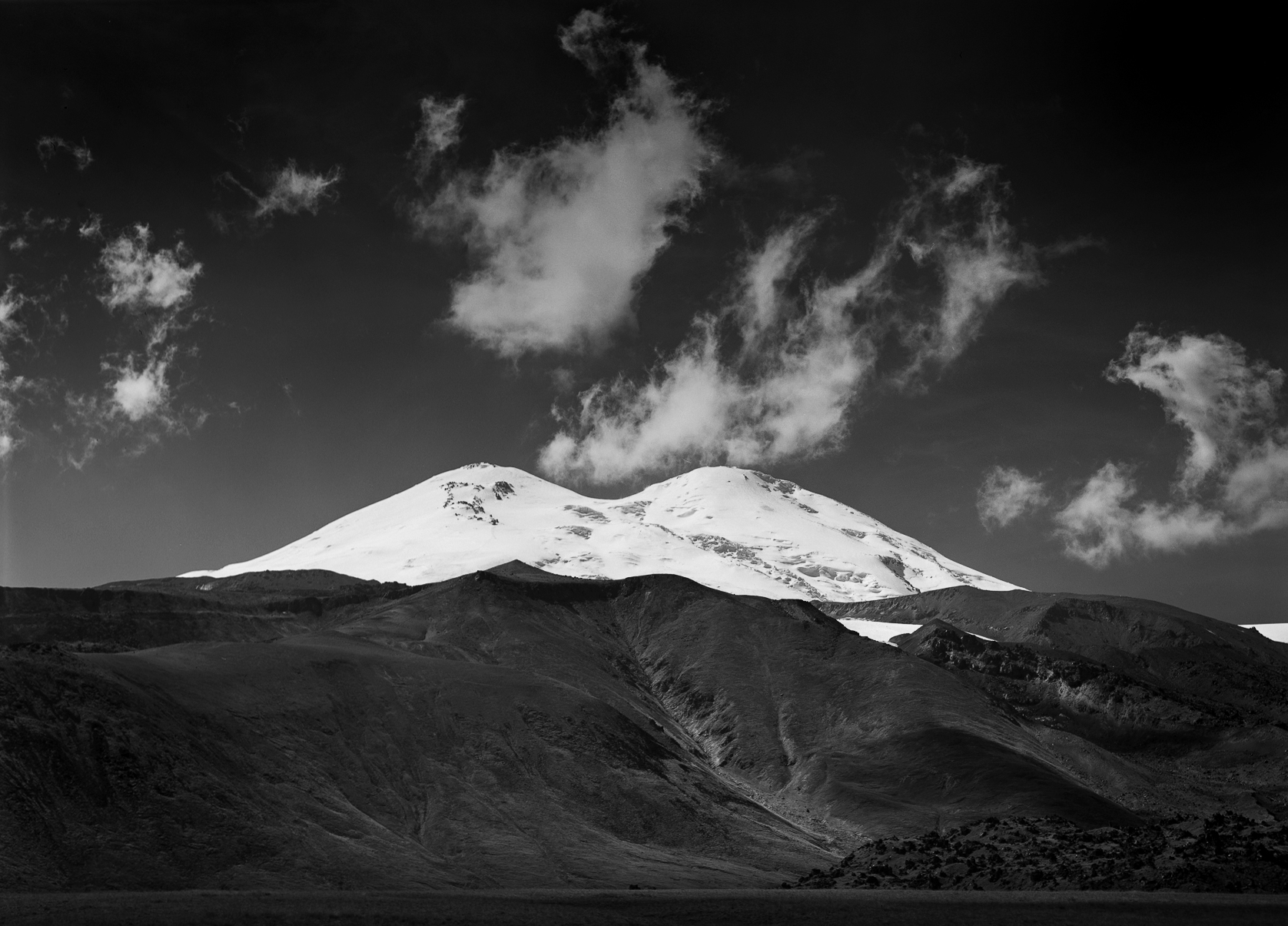 Elbrus, Two Peaks - Climbing with a 13x18cm Large Format Camera
