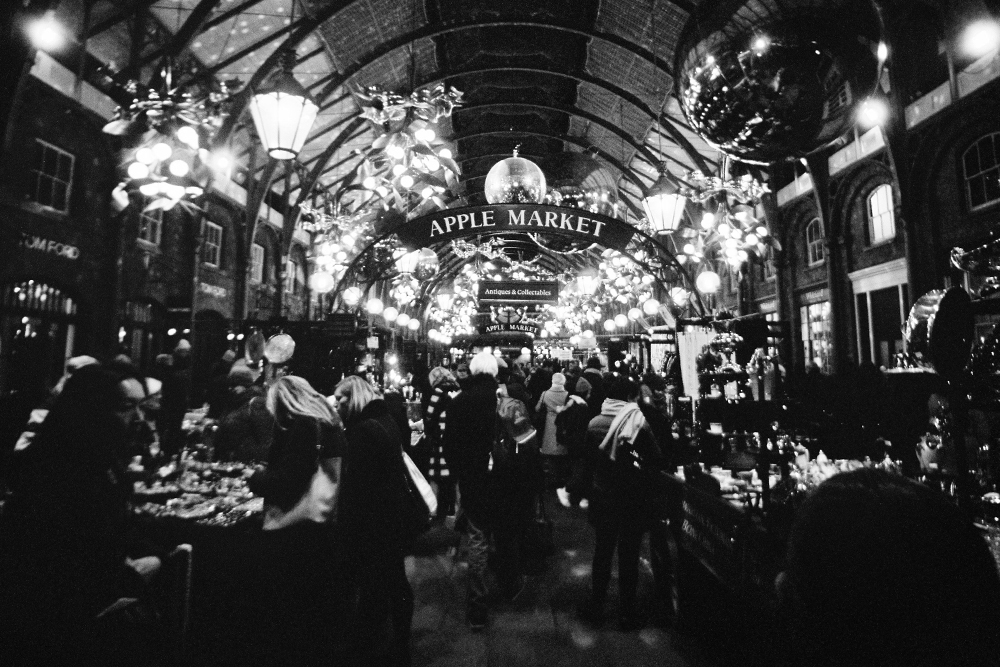 @nickpage · 3h Apple Market at Covent Garden. Lomography Lomo LC-Wide with Ilford XP2 Super 400 35mm. #CoventGarden #blackandwhitexmas #ilfordphoto #fridayfavourites