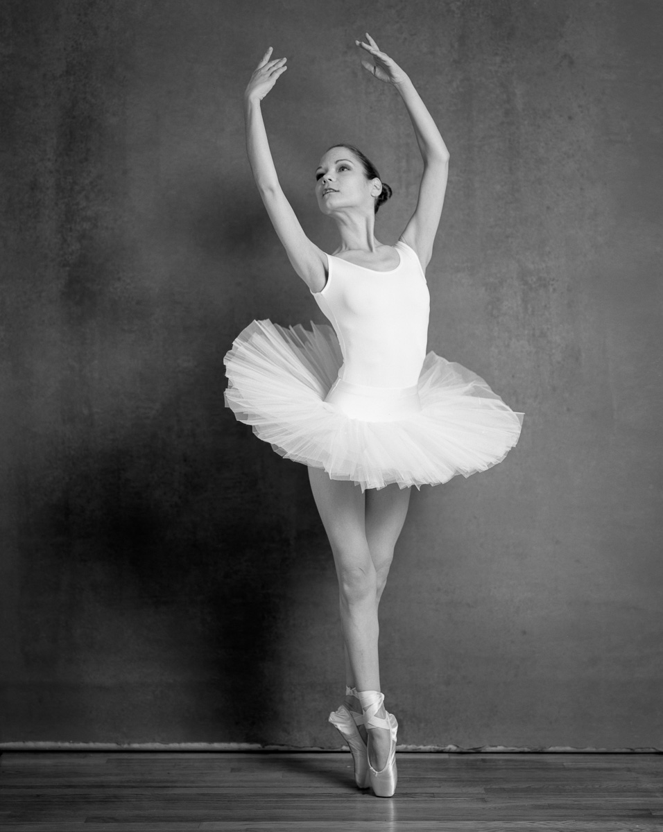 Image of ballerina Viktory by Simon Goodacre shot on ILFORD FP4 plus 4x5 black and white film