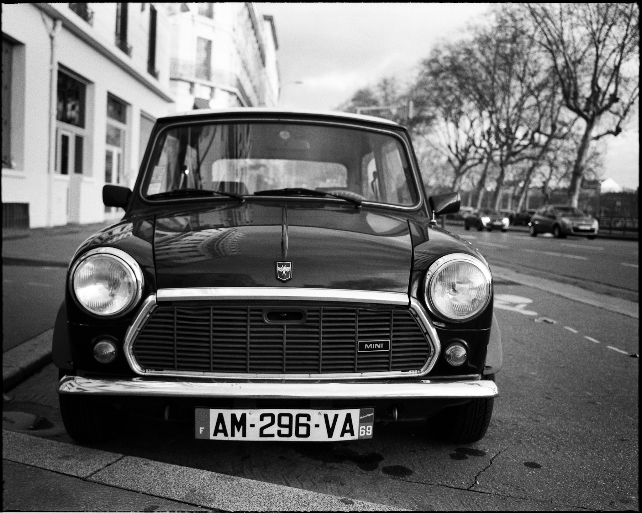 @Virgil_Roger And since you didn't ask, here's a last roll, #HP5+ shot at 3200 in bright daylight, because why not. Shot on a #plasticcamera as in #3Dprinted Goodman One camera.