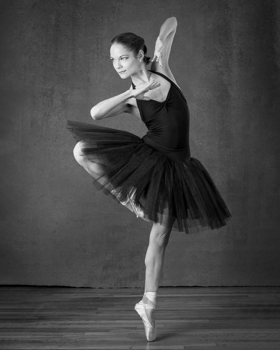 Image of ballerina Viktory by Simon Goodacre shot on ILFORD FP4 plus 4x5 black and white film