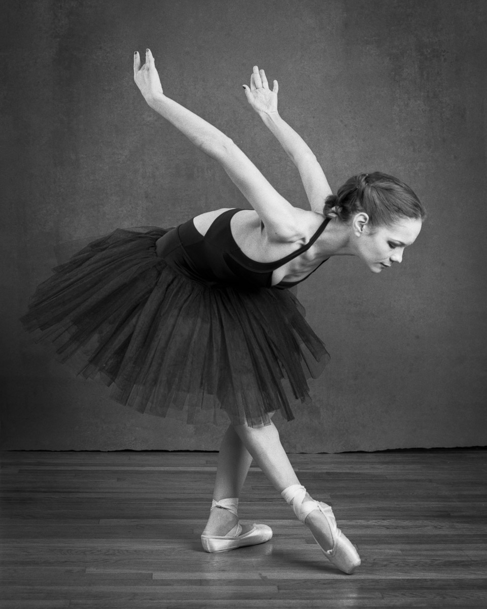 Image of ballerina Viktory by Simon Goodacre shot on ILFORD FP4 plus 4x5 black and white film