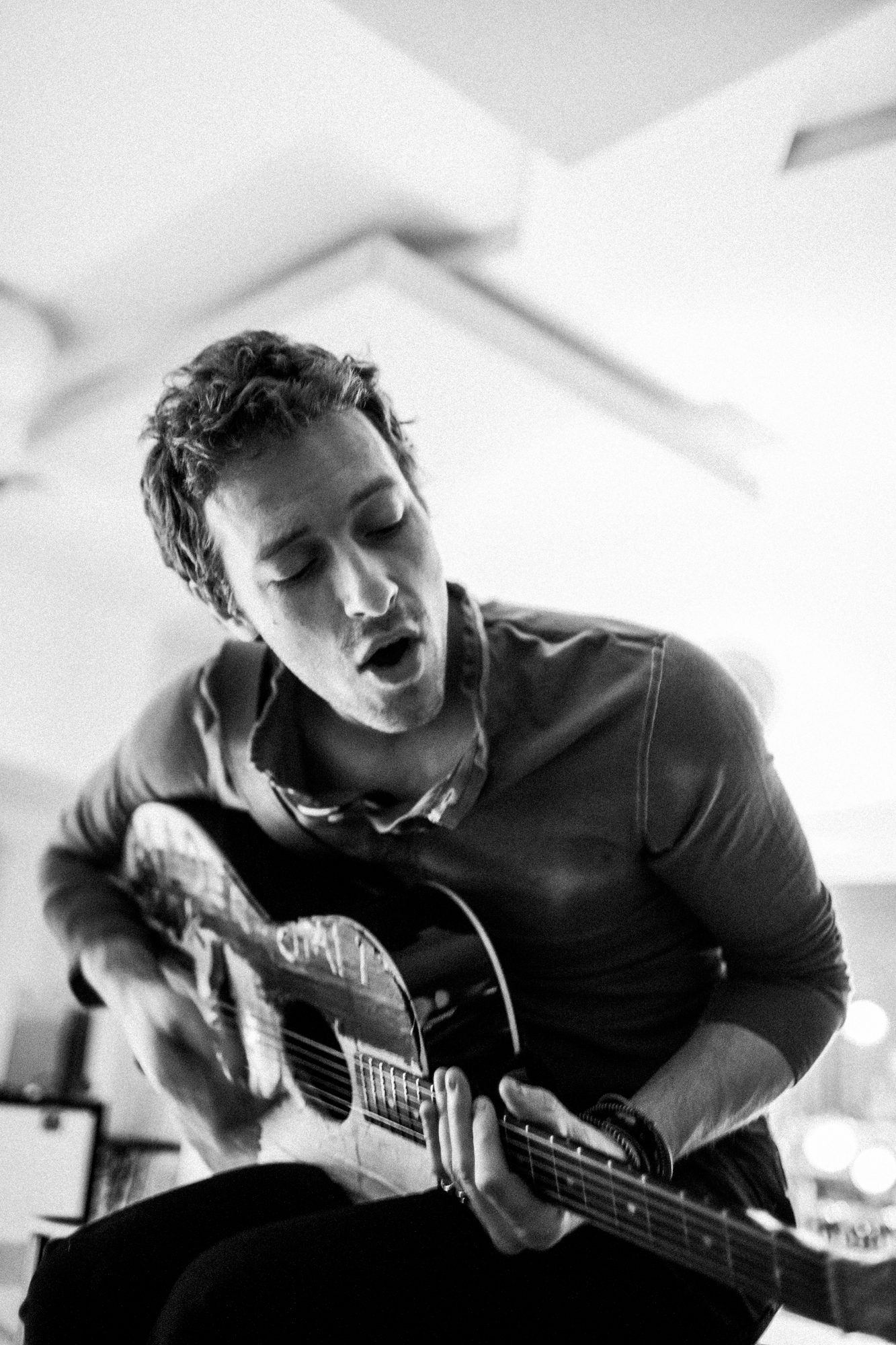 Chris Martin from Coldplay shot no ILFORD HP5+ black and white film by ©Guy Berryman