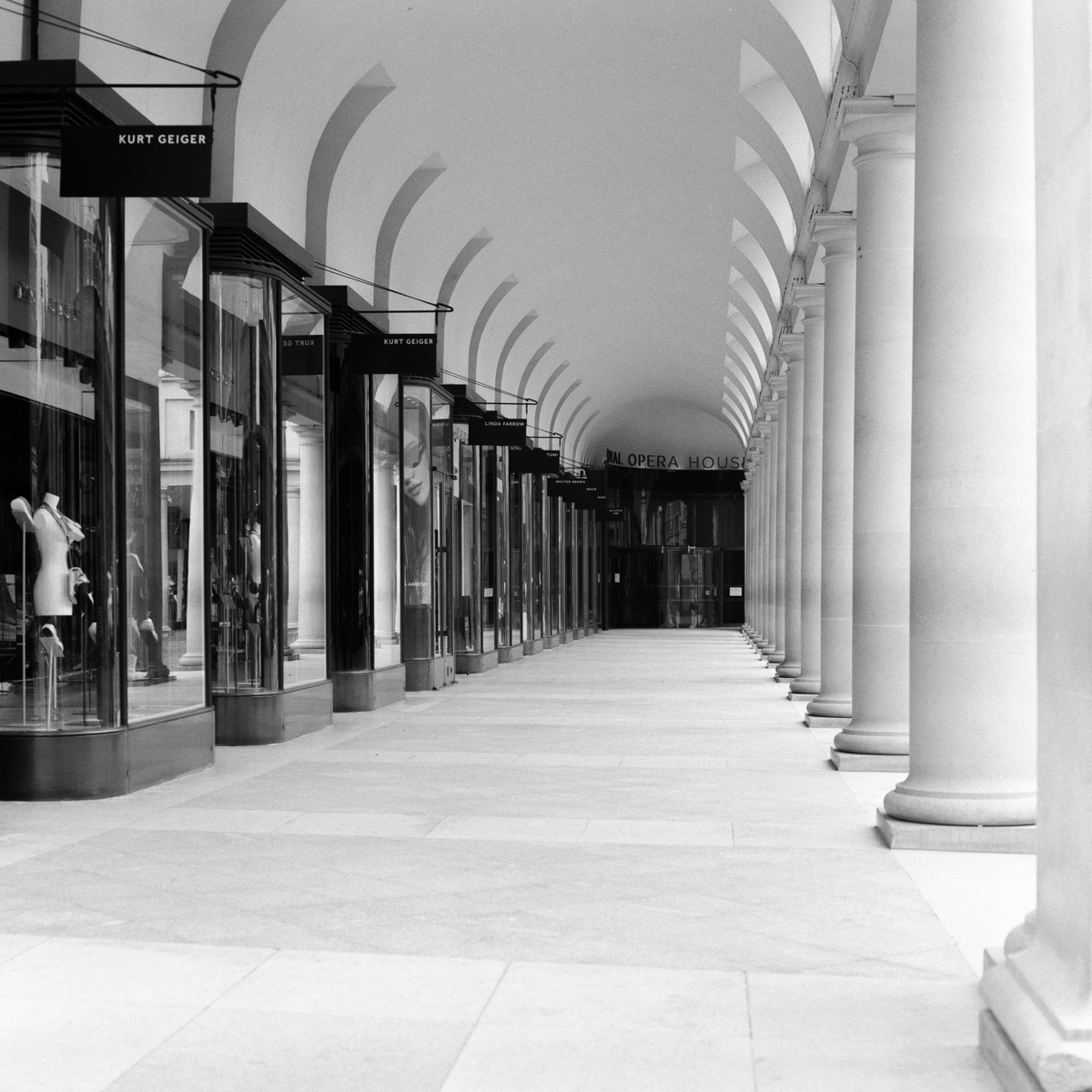 Lockdown London Images @lckdldn shot on ILFORD black and hite film by Giacomo Mantovani