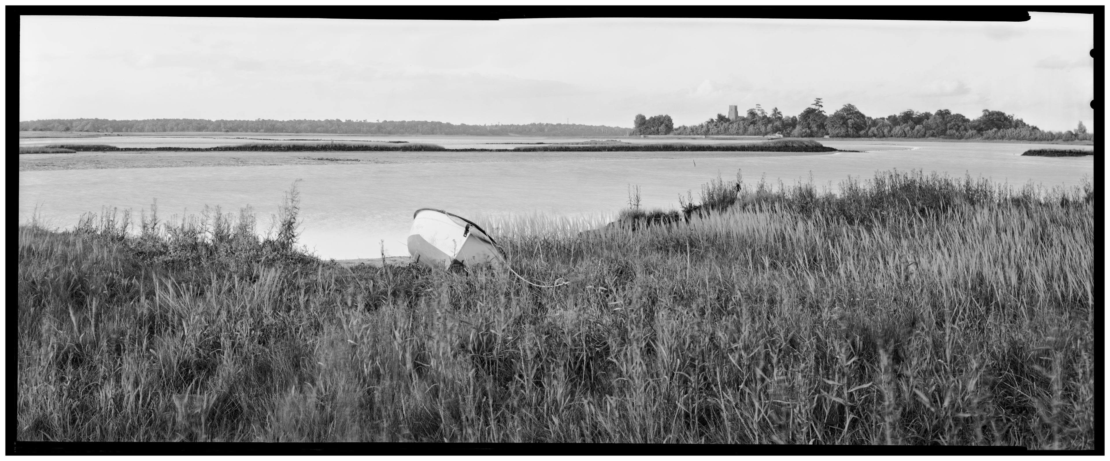 @apkeedle River Alde and St Botolph's Church on @ILFORDPhoto FP4 7x17 #ilfordphoto #fridayfavourites #shotonsheet