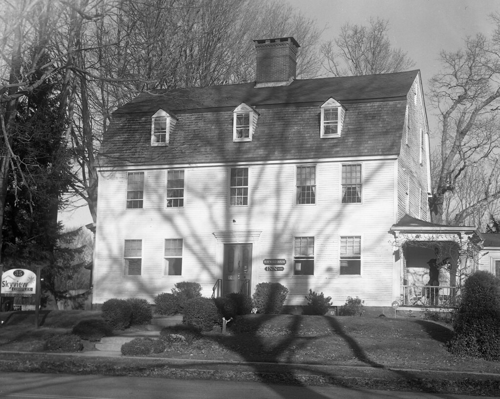 @JoeCCunningham "Hayward House, built in 1775". Shot on #IlfordPhoto #fridayfavourites #fp4plus 4x5, #shotonsheet with a Kodak Empire State No 2 (5x7), Ilfotec DD-X 1+4.