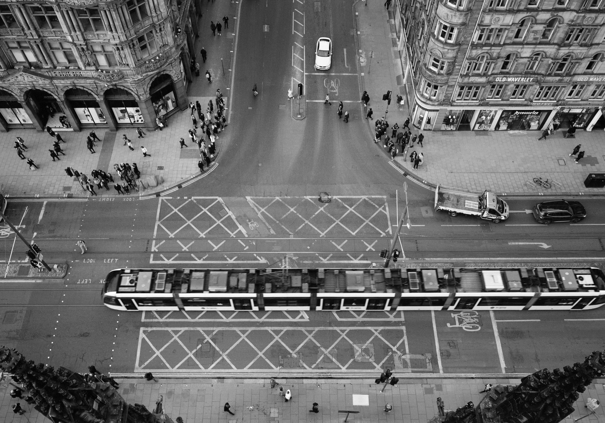 @BNRYNLDS · 19 Aug It loves the city. #ilfordphoto #fridayfavourites #shotonfp4