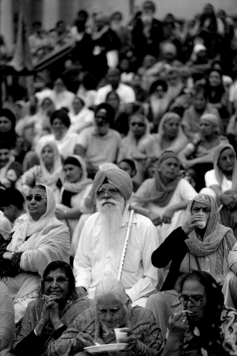Black and white film image of Sikh remembrance day shot on ILFORD Delta 100 film by Simon King