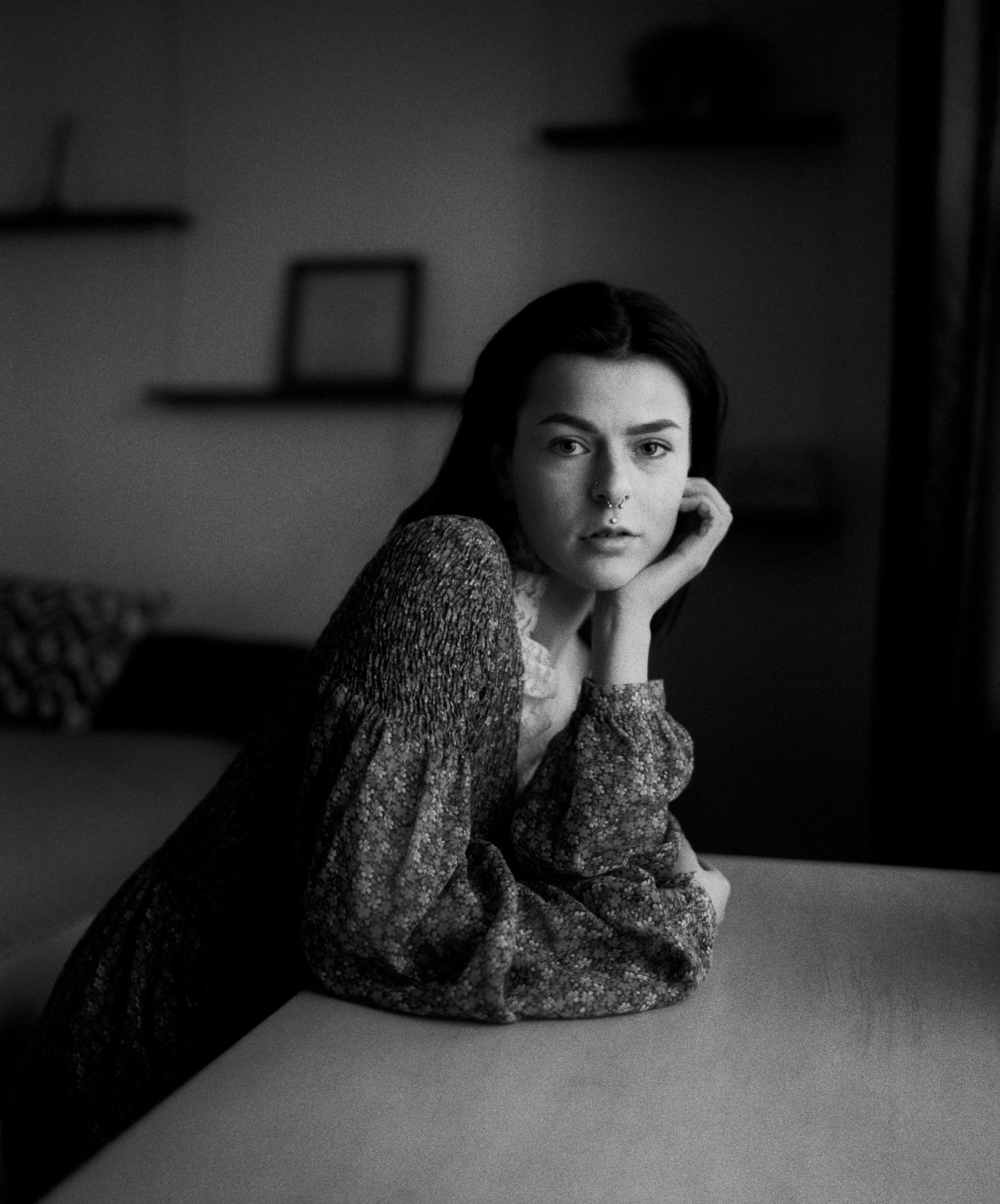Black and white large format photography of lady by Sandy Phimester shot on delta3200_pentax67