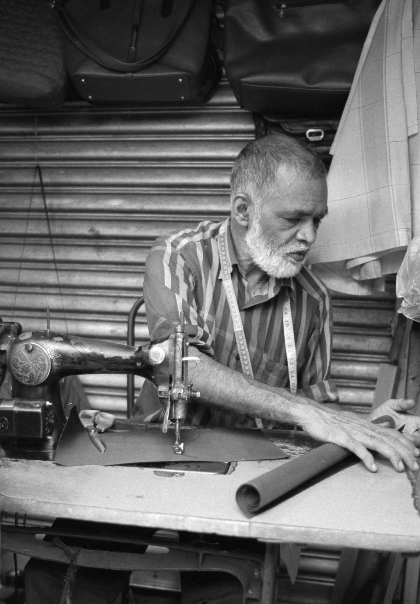 Handmade - Kandy, Sri Lanka - lIford HP5 EI400 Nikon FM3A