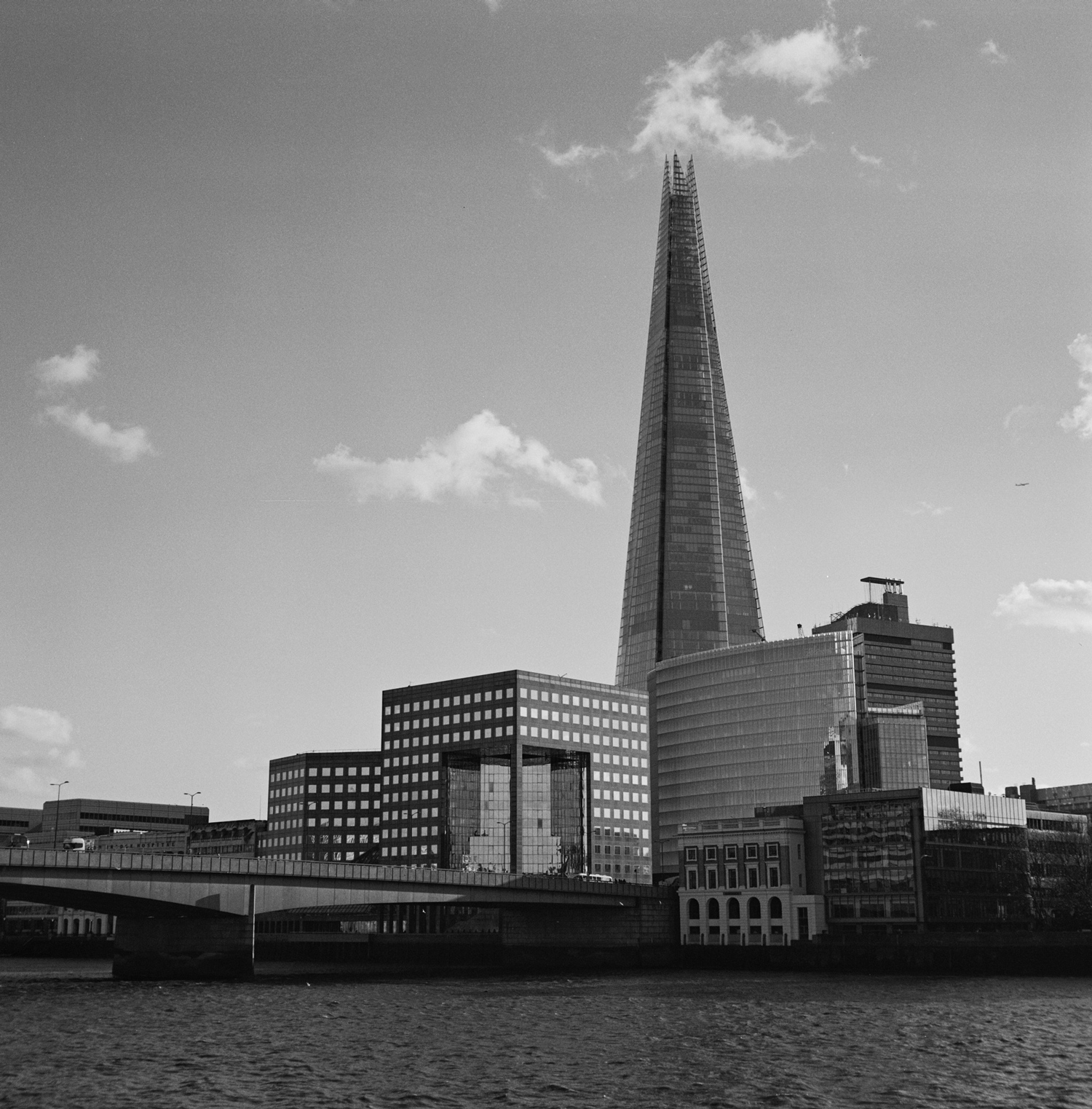 Black & white film photography by Sandeep Sumal LondonBridge_XP2_ZeissIkonNettar