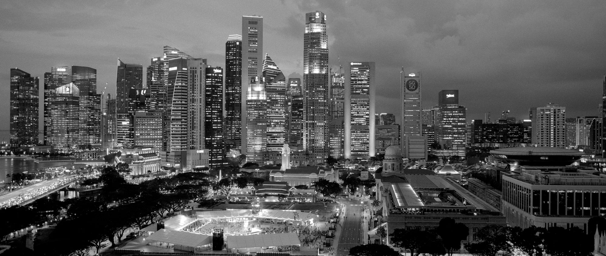 @n88djw · Sep 29 SINGAPORE: The Silver Hour In colour it's the blue hour, in monochrome surely it's the silver hour? Olympus OM-2n | Zuiko 2/28 | Ilford Delta 100 | Ilford DD-X @ILFORDPhoto #ilfordphoto #fridayfavourites #ddxdev