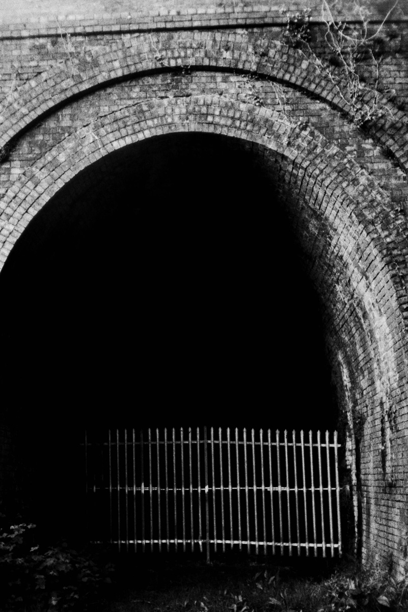 Delta400PlusOne_VoigtlanderBessa_VictorianTunnel