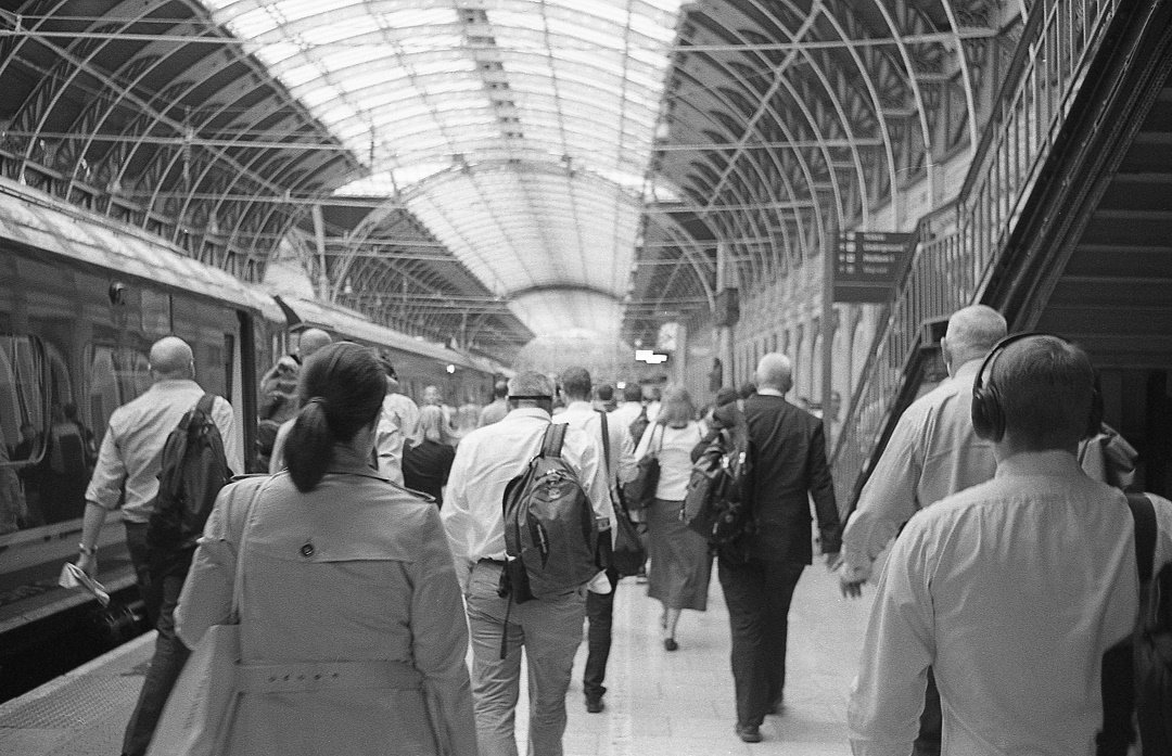 @ian_onahillroad Replying to @ILFORDPhoto #filmpeople #fridayfavourites Paddingdon 7:52am (2018) #hp5