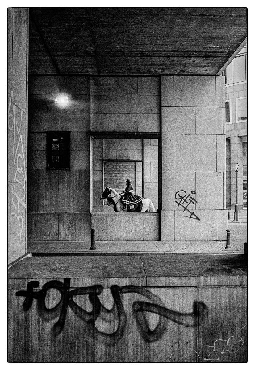 Call the cops A mounted police horse in Brussels, Canon F1, HP5+ at iso 800 © David Collyer