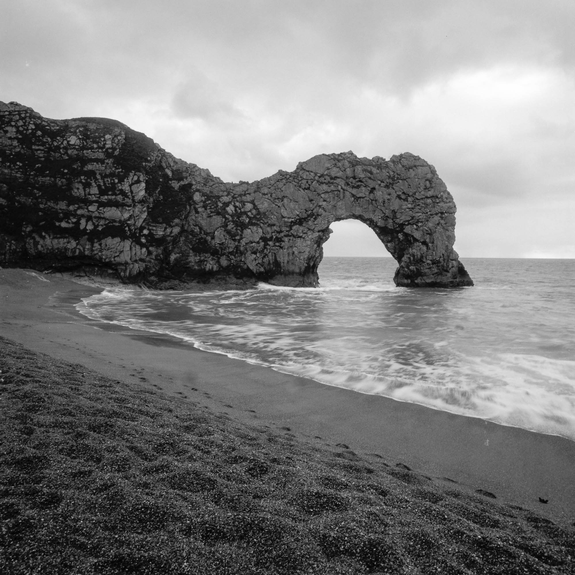  @debrawilsonsays · 5h Durdle Door on a wet December day - Hasselblad 500C/M #IlfordDelta100 #ilfordphoto #fridayfavourites of #wateronfilm