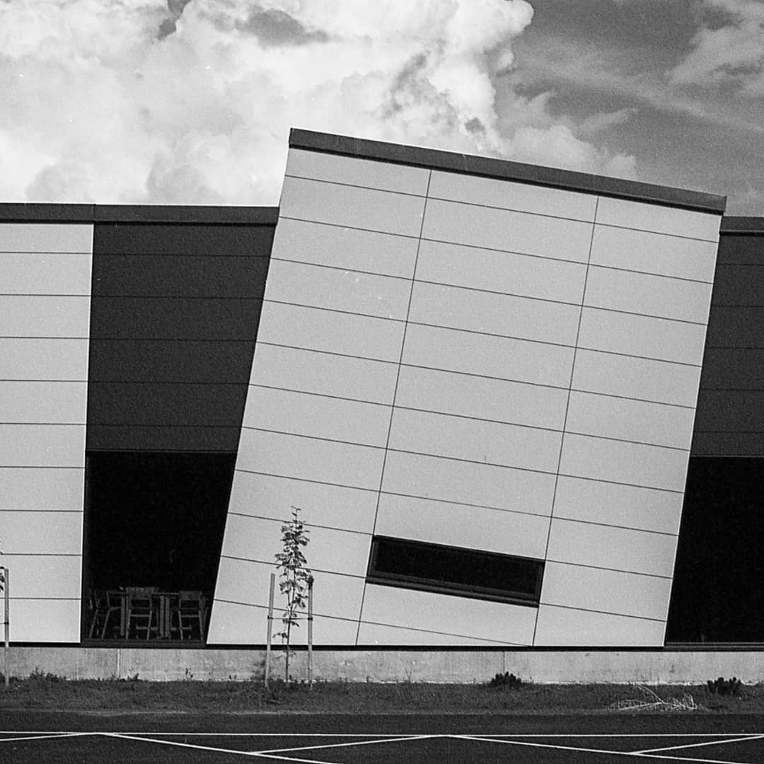  makispekka #funnybuilding #canonftb #ilfordphoto #fridayfavourites #35mmxp2 #filmphotography