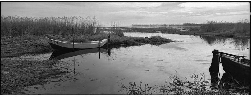  poloczanski_mikolaj Kąty Rybackie.Stary Port #hasselbladxpan #xpan #monovisions #monovisionsawards #ilford #ilfordfilm #ilfordphoto #ilforddelta100 #bnw #bnwphotography #bnw_captures #analog #analogfilm #analogcamera #panorama #panoramiccamera #24x65 #filmnotdead #enjoyfilm #shootfilm #myfavouritefilm #fridayfavourites #birdsinport #ilfordphotopl #friendsinbnw #wschódsłońca #kątyrybackie #boatsonfilm #35mmxp2 #foggyday