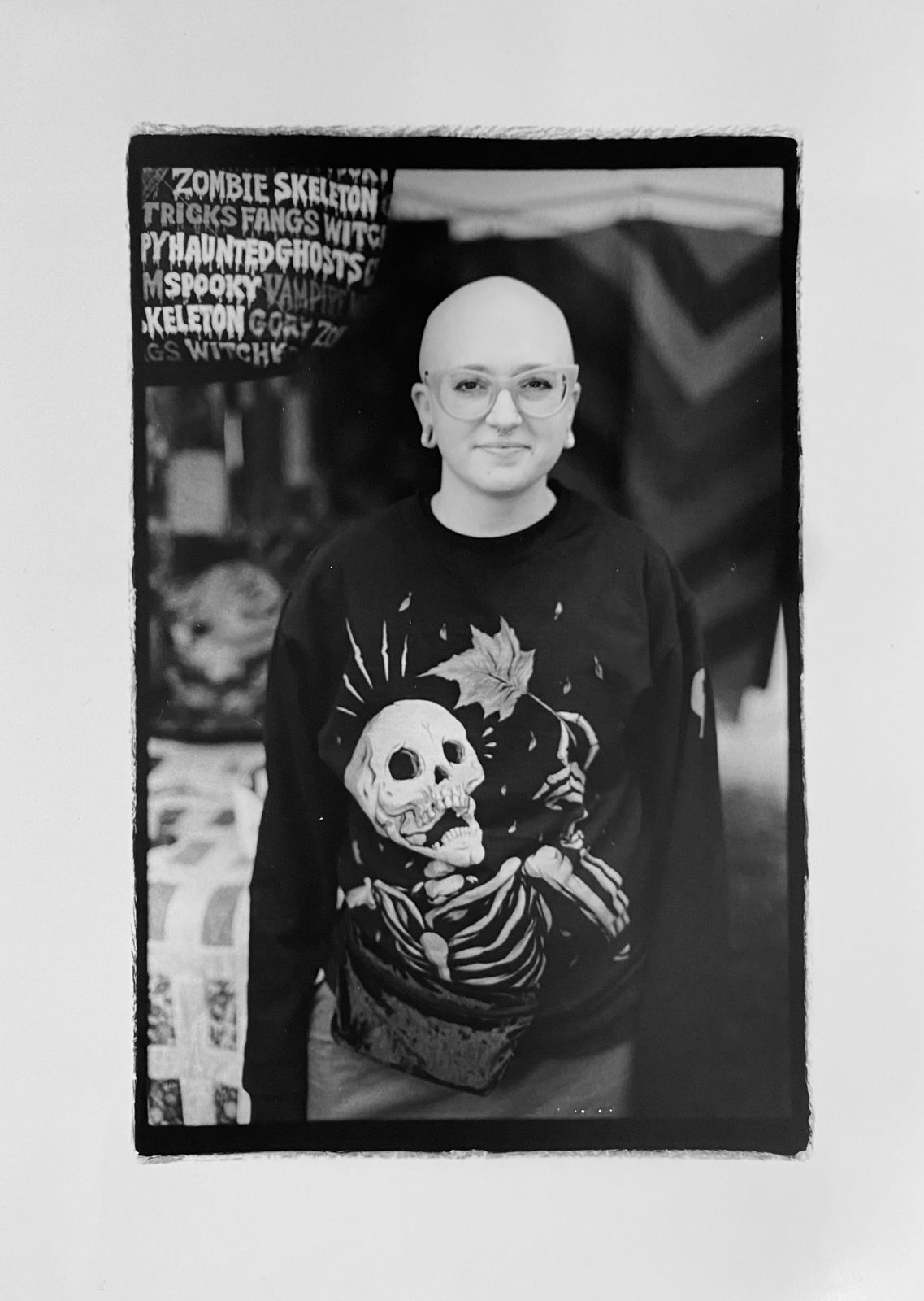 “quilter”-artist-and-vendor shot on ILFORD HP5 plus film by Jessica Martinea