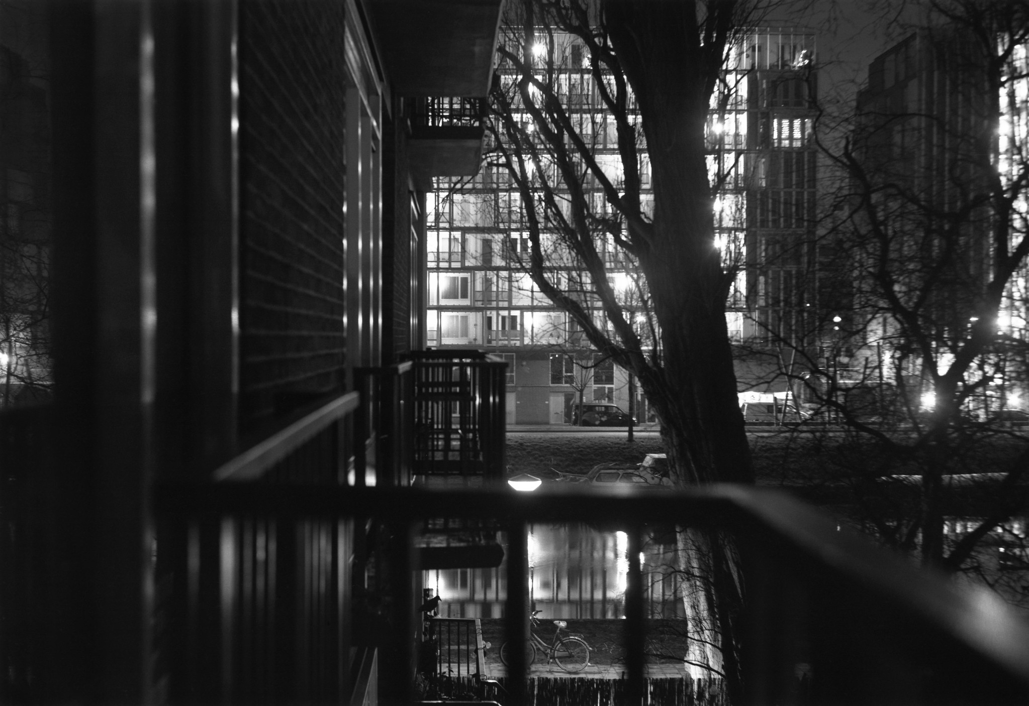 @itsnotaphoto Amsterdam, very early in the morning, Balda Baldalux with medium format @ILFORDPhoto HP5 Plus #ilfordphoto #fridayfavourites #nightfilm