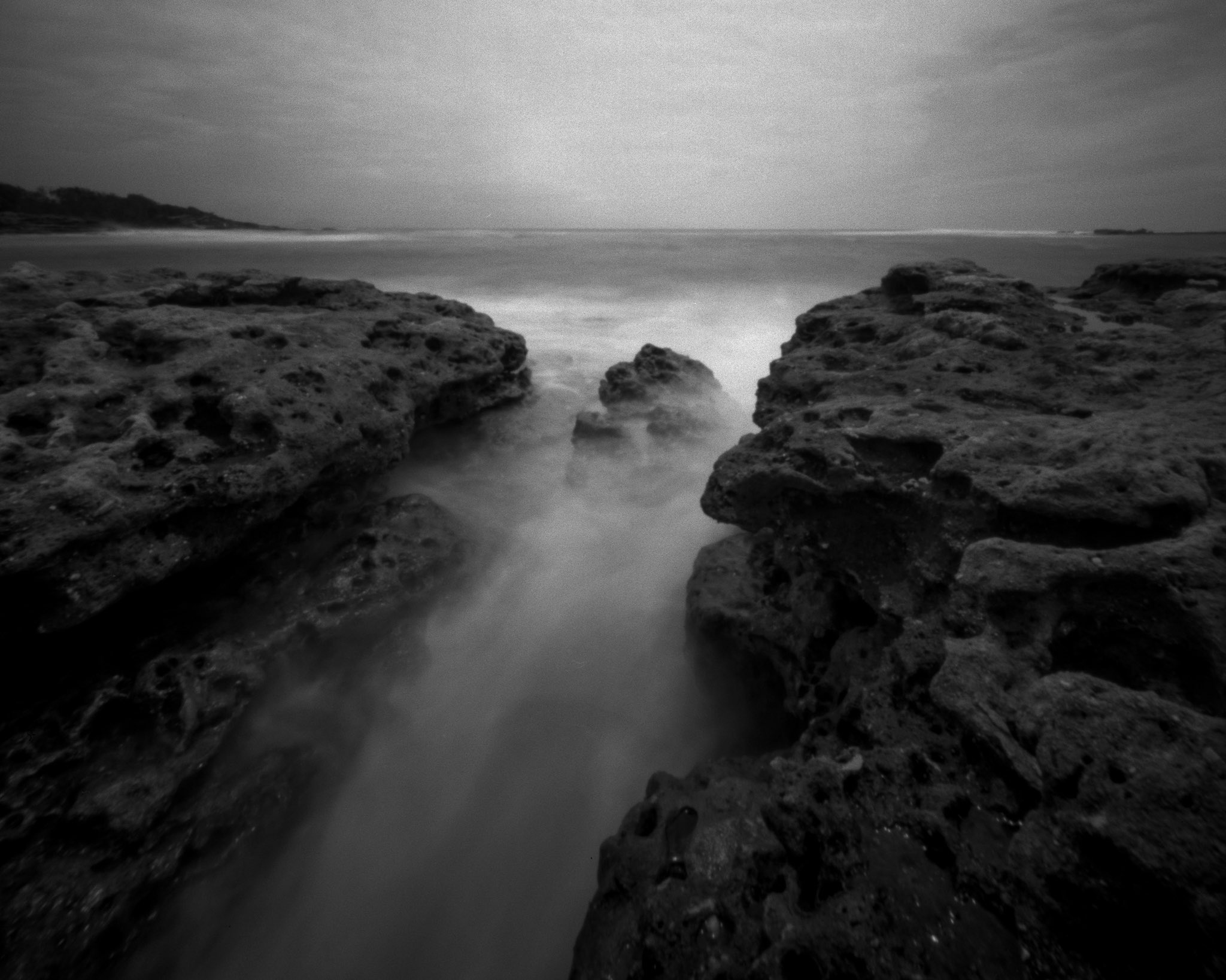 @billthoo Replying to @ILFORDPhoto Lobster Bay, NSW FP4 Ondu Pinhole 4x5 #ilfordphoto #fridayfavourites #fixedfocus #believeinfilm