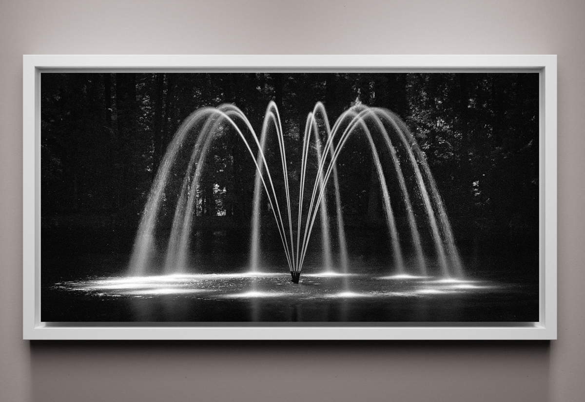 Image of a fountain in black and white by Scott Allen