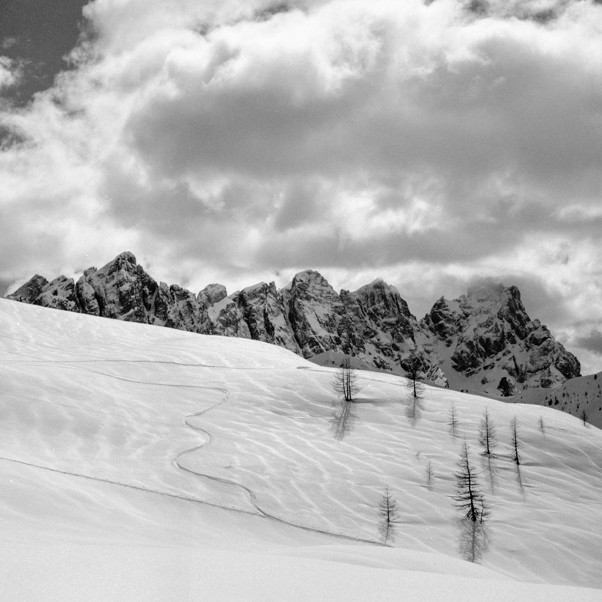 _marco_salaris_'s profile picture Antropizzazioni temporanee — Rolleiflex 3.5T & FP4 on board —- #dolomiti #dolomites #dolomitionfilm #mediumformat #mediumformatphotography #mediumformatfilm #ilford #ilfordfp4plus #analogphotography #monochrome #monochromaticphotography #fiaf #fiafers #fiaferstrentinoaltoadige #filmisnotdead #filmisalive #believeinfilm #bnw #bnwzone #bnwphoto #bnw_captures #bnwphotographylovers #anselmadams #anseladamsinspired #rolleiflex #mountainsonfilm #fp4in120 #fridayfavourites #120film #120filmphotography