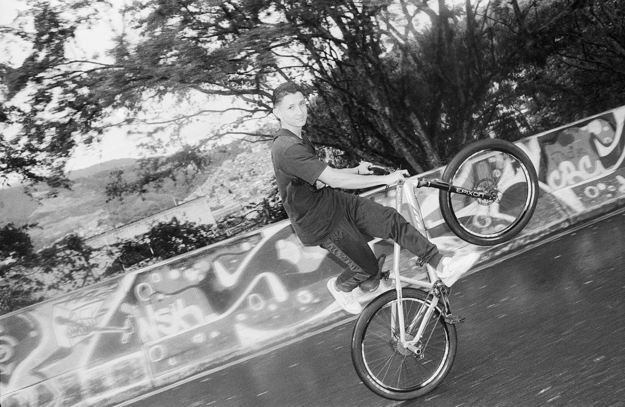 After the sesh, Wilber and Thiago invited me to get sweet oatmeal drinks and pastries. Apparently, it’s kind of a Medellin Bikelife tradition. 