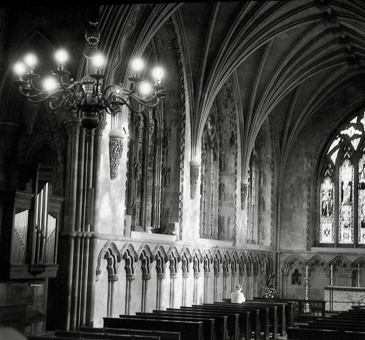 @ovsbulleid St. Albans Cathedral on @ILFORDPhoto Kentmere 400 #fridayfavourites Stand developed in Rodinal 📷 Kiev 4a Jupiter 50mm
