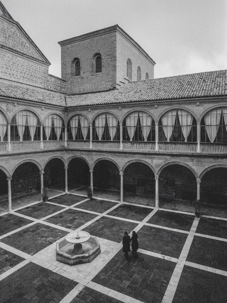 Black and white picture of a courtyard