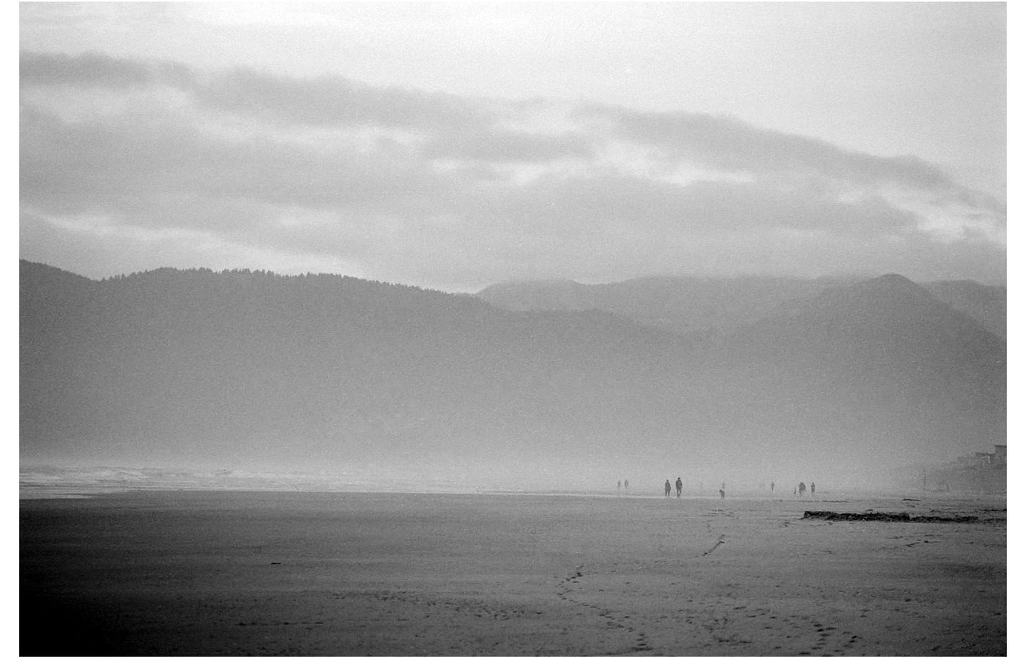 steez.41• Oregon Liked by robertsdistributors and 68 others A cool and quiet morning at the beach. 🎞Ilford FP4 Plus 📷Nikon F100, 70-210 f4 AF #ilfordphoto #fridayfavourites #ilfordfp4plus #analog Edited · 3d