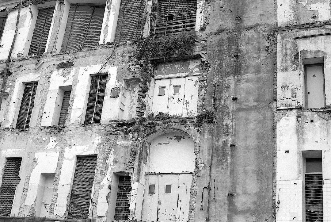 davidezappettini• 7 likes Ospedale vecchio, Fidenza . . . . . . . . . #urbex #fridayfavourites #ilfordfilm #bw_lover #bw_addiction #bnw_demand