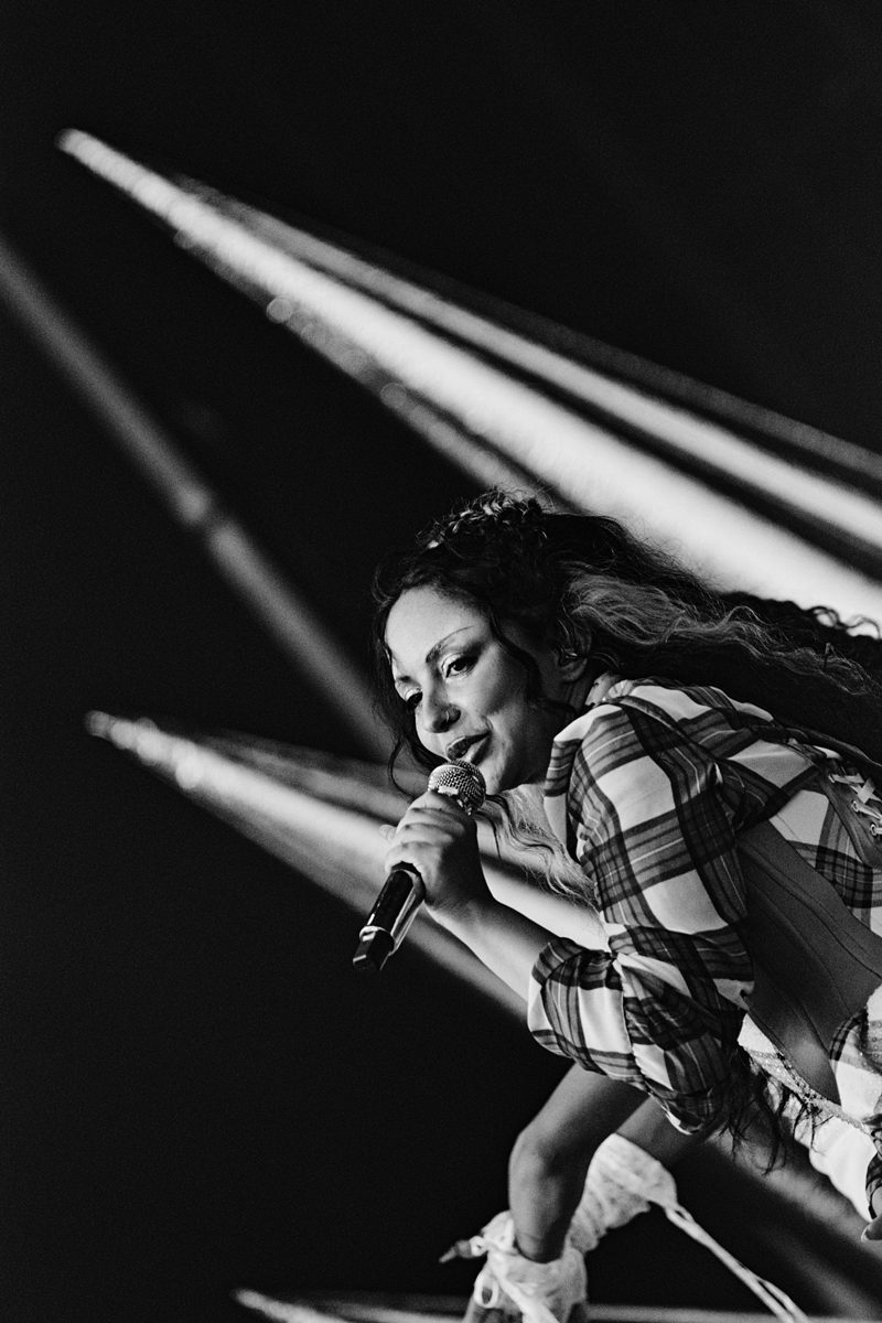 Jade shot by Elliot Hetherton at TRNSMNT festival on ILFORD XP2S black and white film