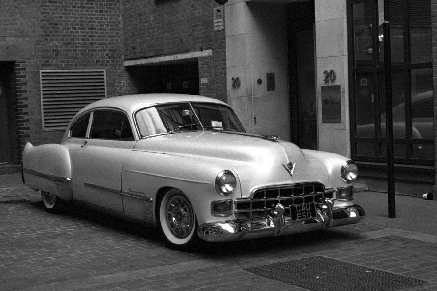 uk_filmfanatic2d I was on my way to grab some film from The Photographers Gallery in Soho and I happened upon this little gem tucked in the corner of Ramillies Place. HP5+ 800 developed in 510 Pyro. I added a slight vignette. I think one of these might just be worthy of a print. #35mmstreetphotography #cadillacseries62 #filmisnotdead #510pyro #nikonf100 #classiccars #hp5 #hp5plus #london #soholondon #ilfordphoto #fridayfavourites