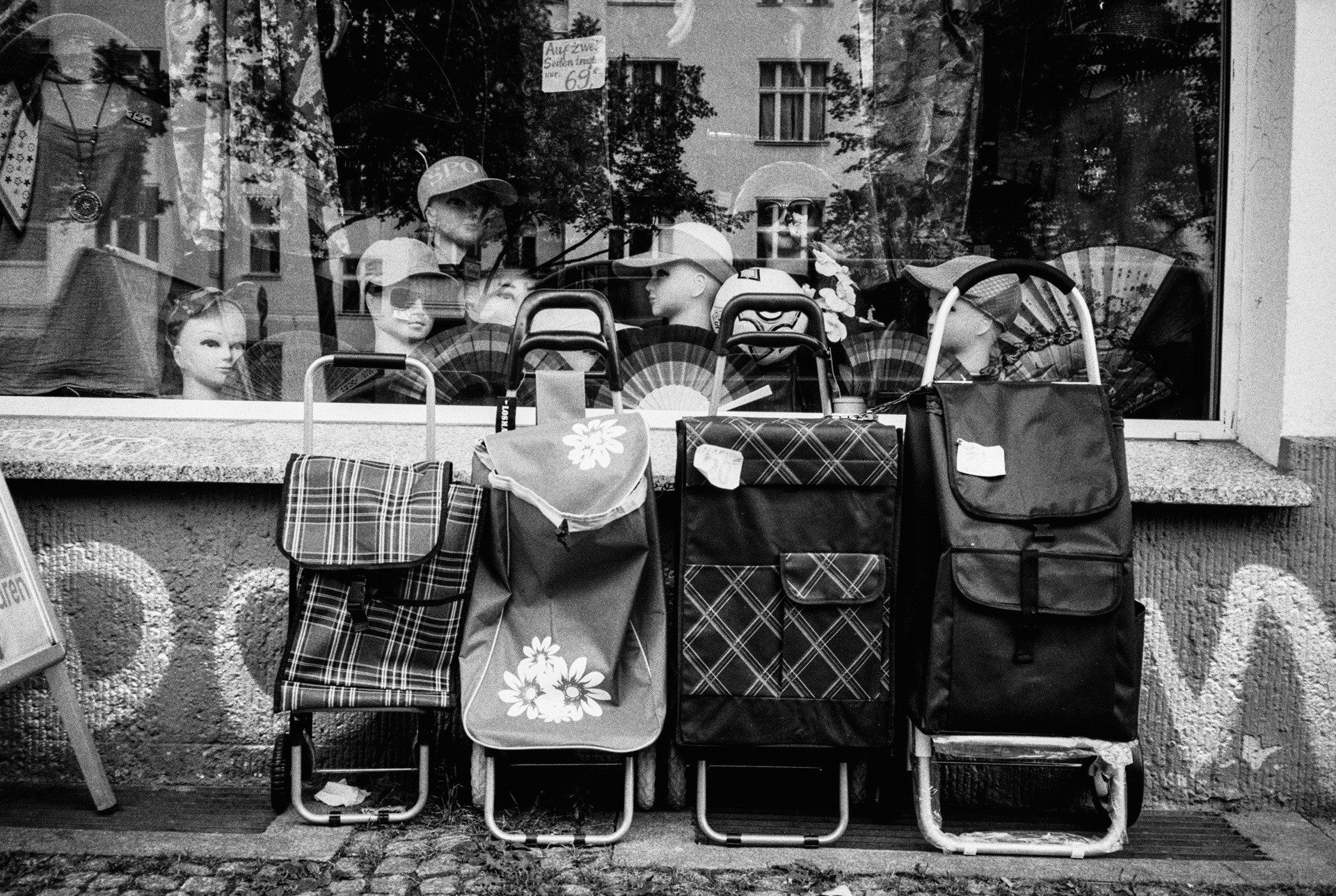 ‪Erica‬ ‪@ericafustero.com‬ · 18d Still life, Berlin #photography #filmphotography #believeinfilm #berlin #ilfordhp5 #olympusxa2 #ilford #fridayfavourites @ilfordphoto.com