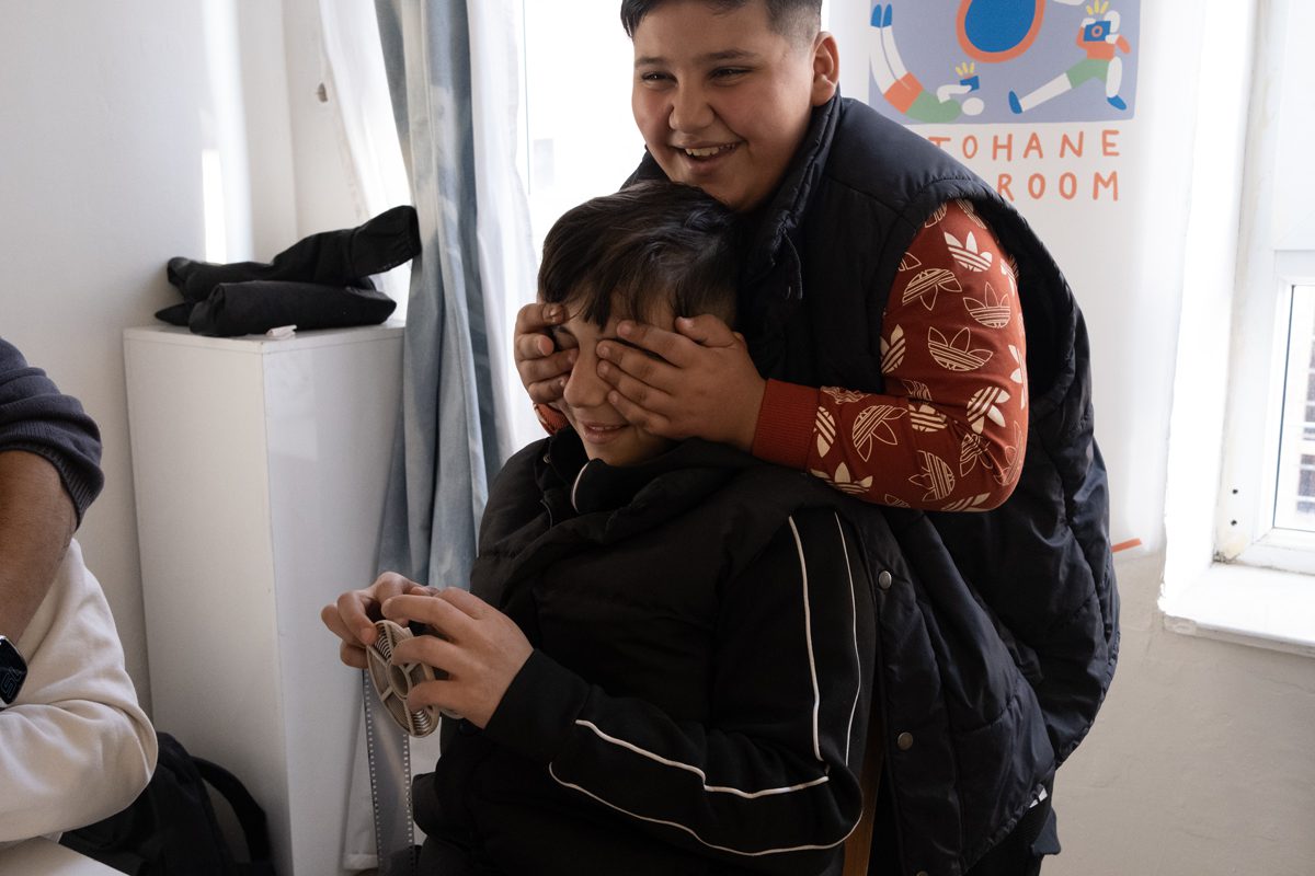 Students learning at Fotohane Darkroom