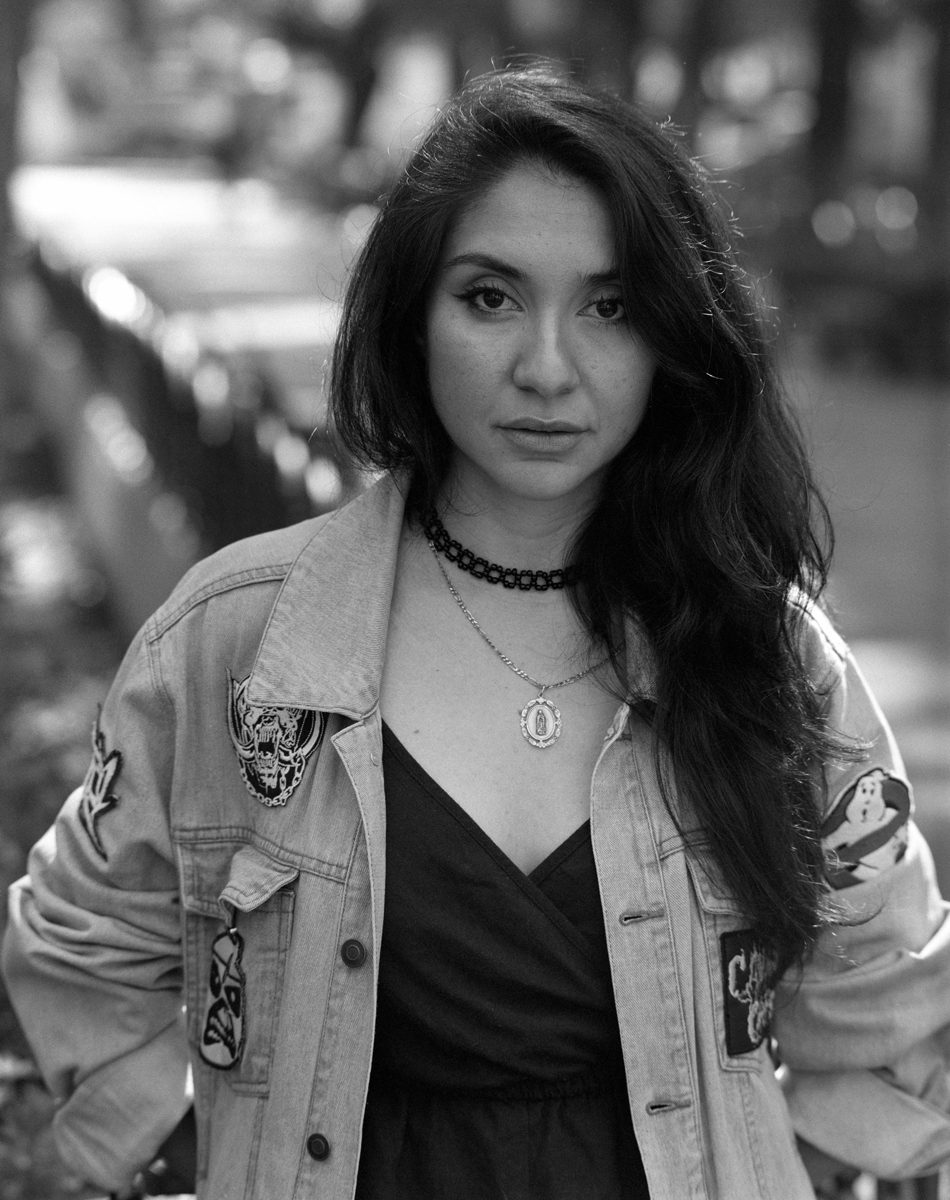 rolfitnas@serolfitnas Favorite portraits of last year 🤍🖤 📷 Linhof Technika V 🔭 Schneider Kreuznach 270mm f5.5 🎞️ @ILFORDPhoto HP5+ 4×5 #filmphotography #fridayfavourites #2025fave