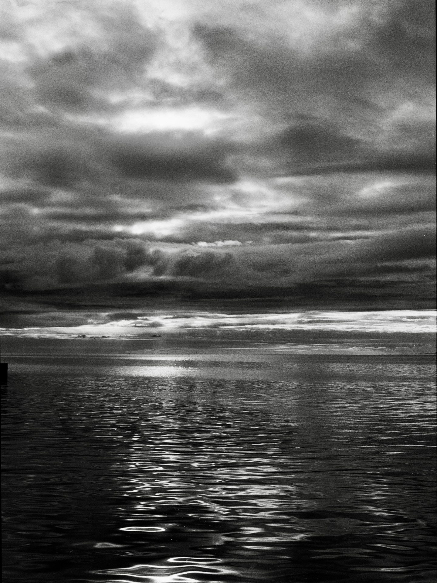 leicalove1966• Lake Ontario Canada 37 likes Lake Ontario morning. Film: Ilford PanF 50 Camera: Leica M4 - Summilux 50 #skyphoto #ilfordpanf50 #fridayfavourites #ilfordphoto #leicacanada
