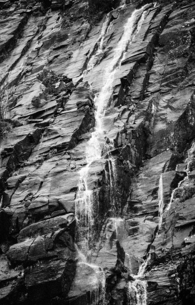 Rosie 🌹 📸 🎞️ @rosiestquartz.eurosky.social · 5d Fluid Motion - somewhere up the Osterfjord 🇳🇴 📸Canon EOS 300 w/ EF 35-105mm 🎞️ @ilfordphoto.com FP4+ @ 500 #believeinfilm #fridayfavourites #ilfordfp4 #norge #norway