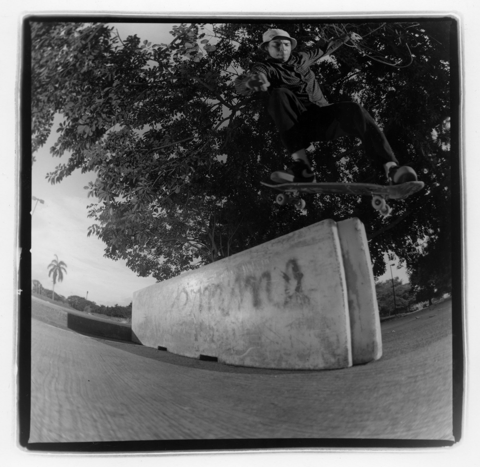 Josue-Watts-Backside-Nosegrind-Panama Shot by Rafael Gonzles on ILFORD HP5 PLUS for Skate Thru the city